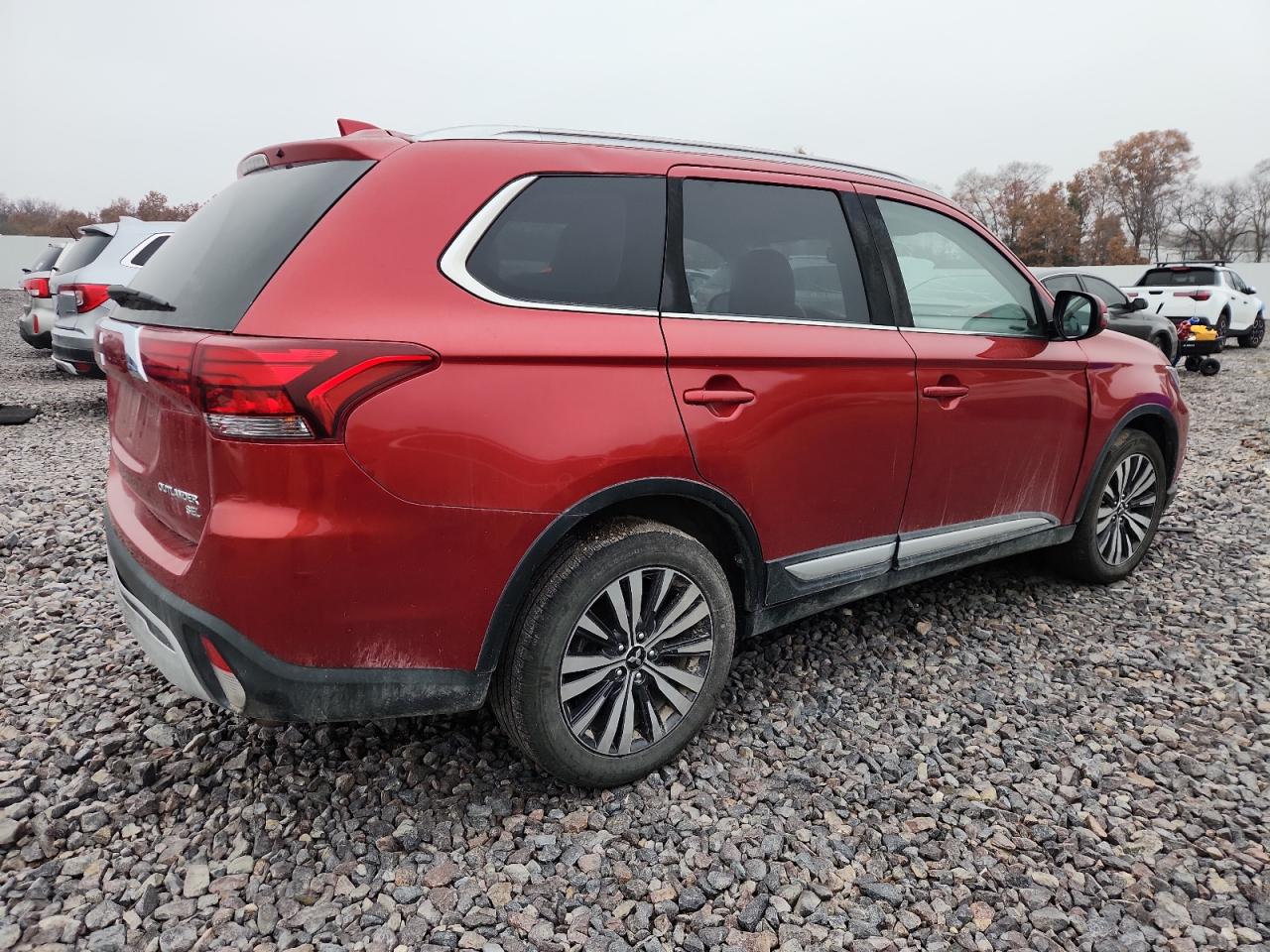 MITSUBISHI OUTLANDER SE