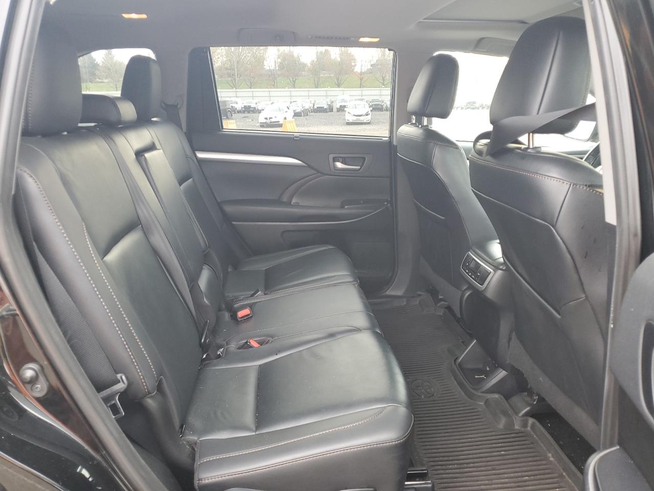 Lot #3302779900 2019 TOYOTA HIGHLANDER