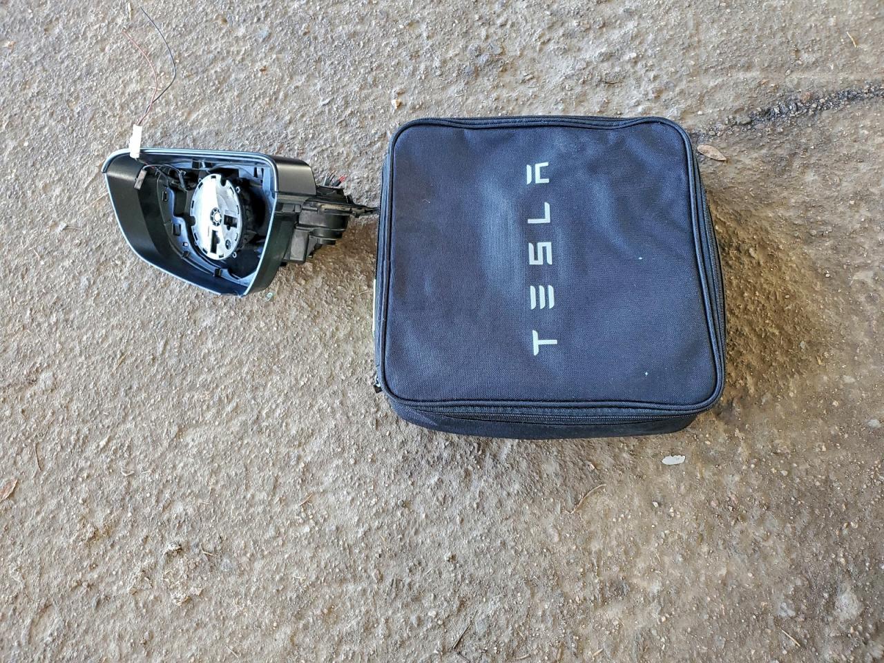 Lot #3304555438 2022 TESLA MODEL 3