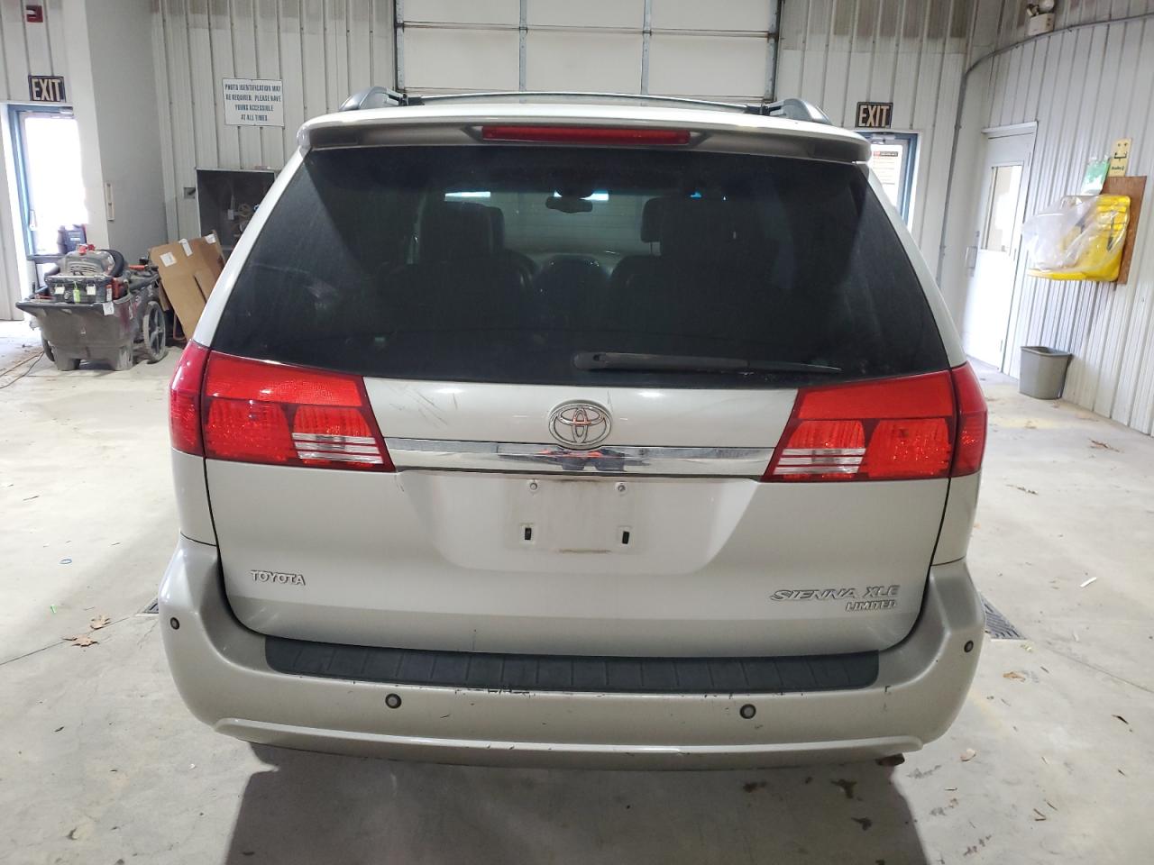 Lot #3301962425 2004 TOYOTA SIENNA XLE