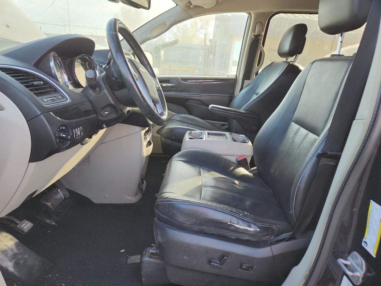 CHRYSLER TOWN & COUNTRY TOURING L