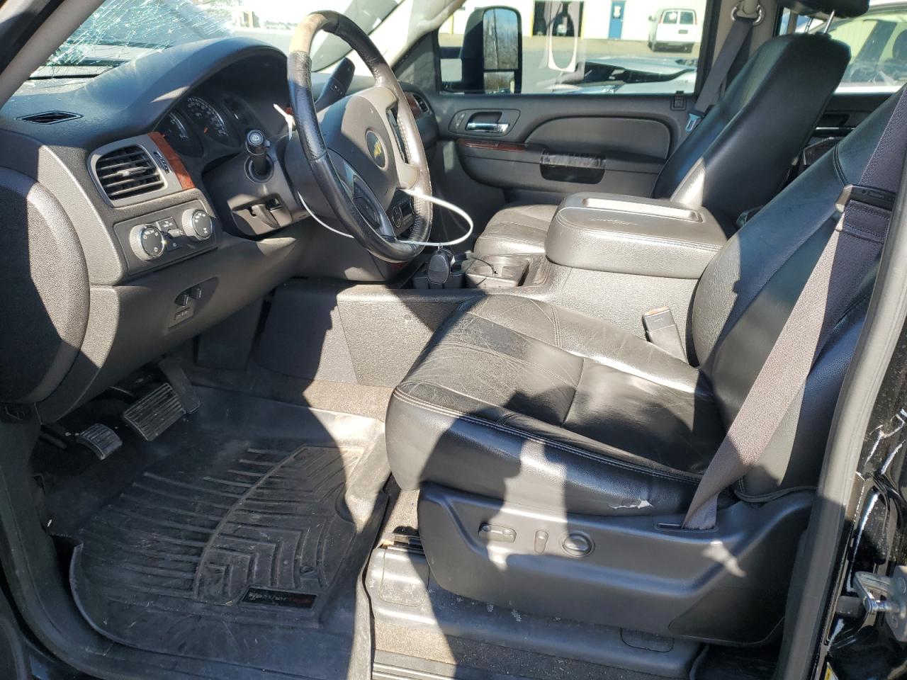 CHEVROLET SUBURBAN K2500 LT