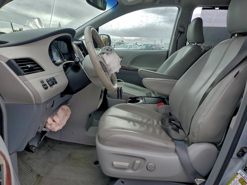 2014 TOYOTA SIENNA XLE #3304728913