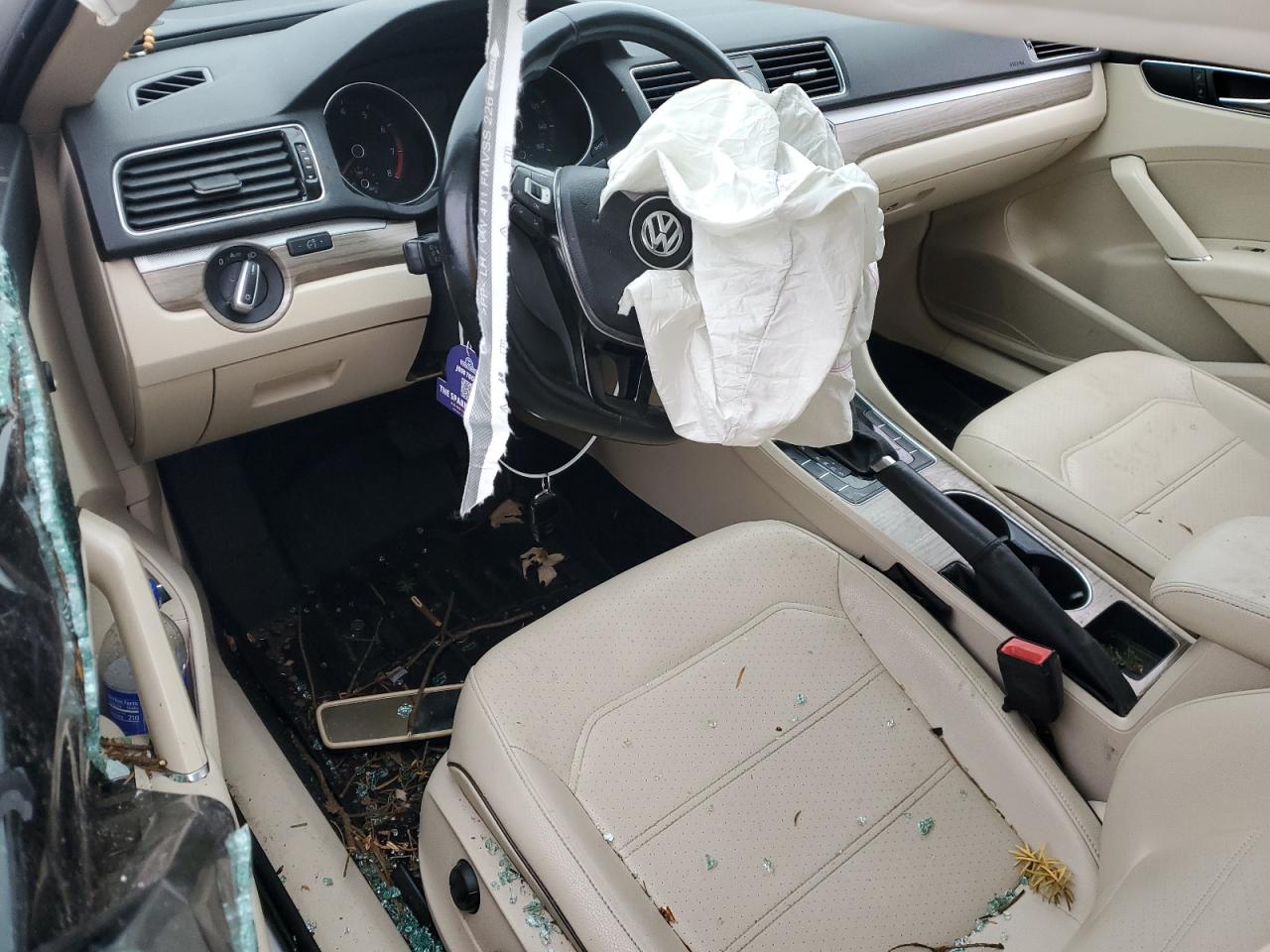 VOLKSWAGEN PASSAT SE