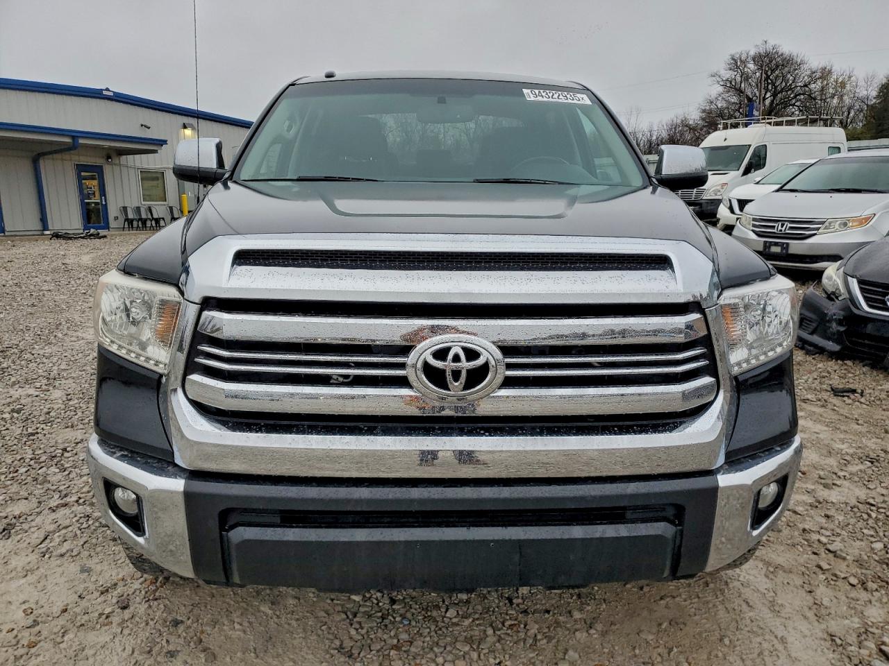 TOYOTA TUNDRA CREWMAX LIMITED