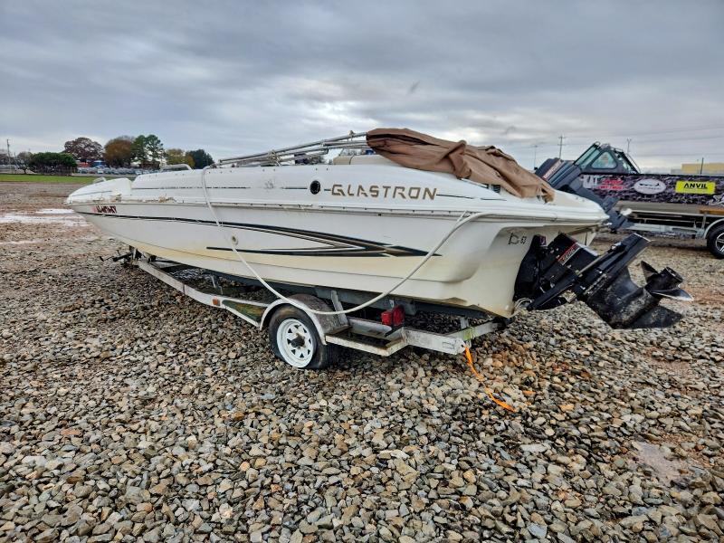 2004 GLASTRON BOAT #3296263422