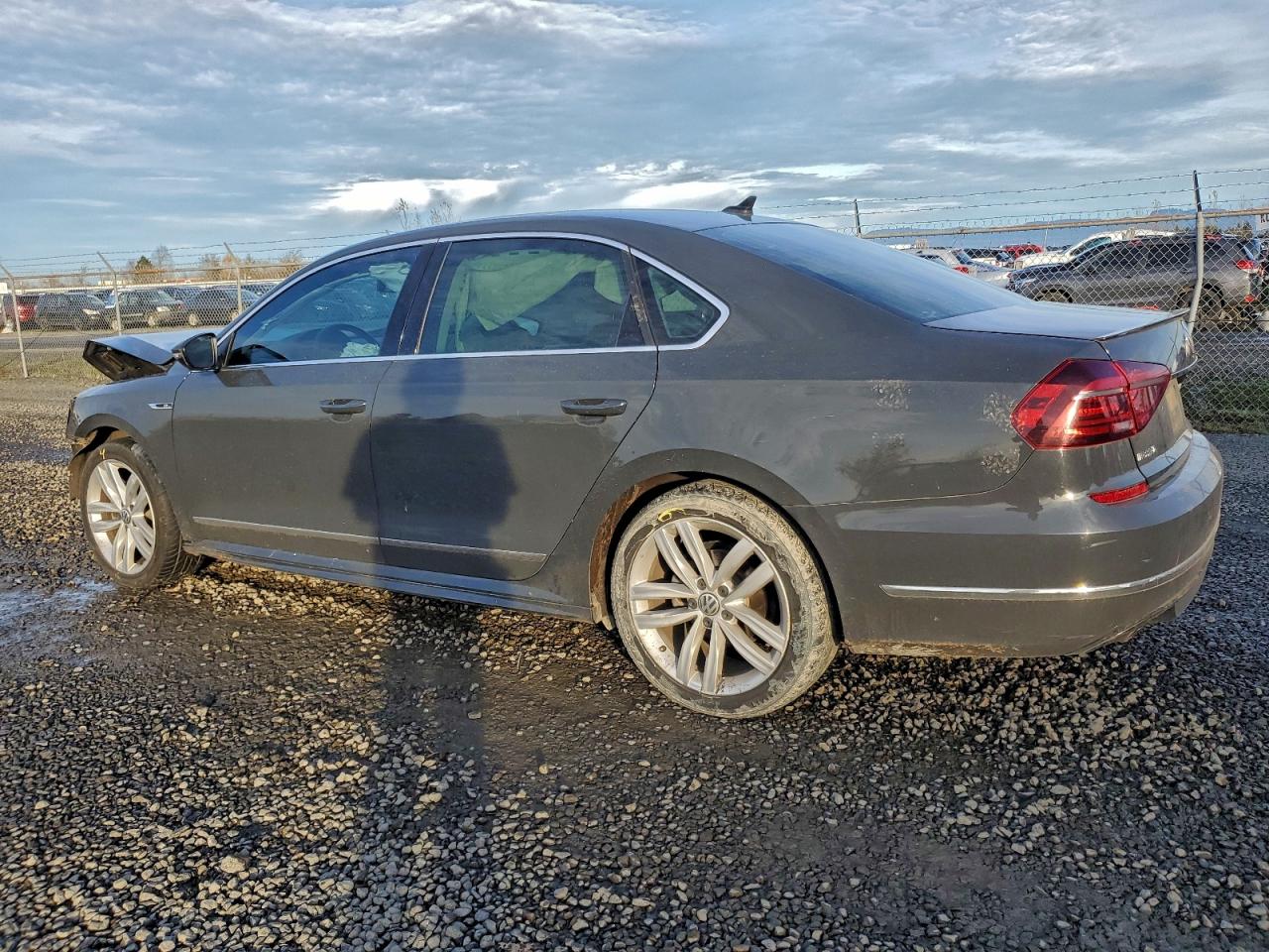 VOLKSWAGEN PASSAT R-LINE