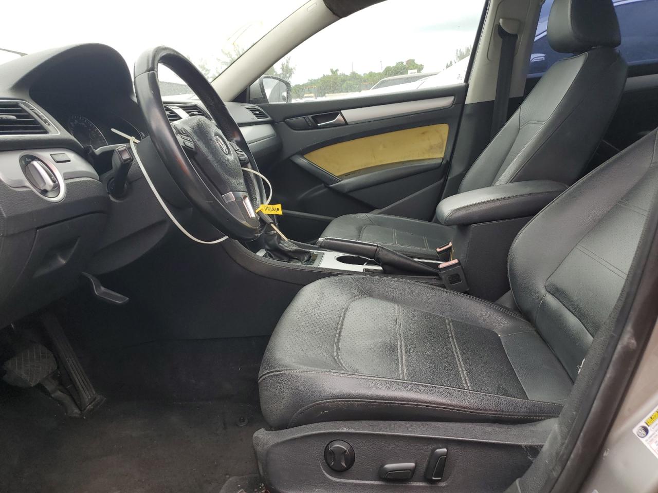 VOLKSWAGEN PASSAT SE