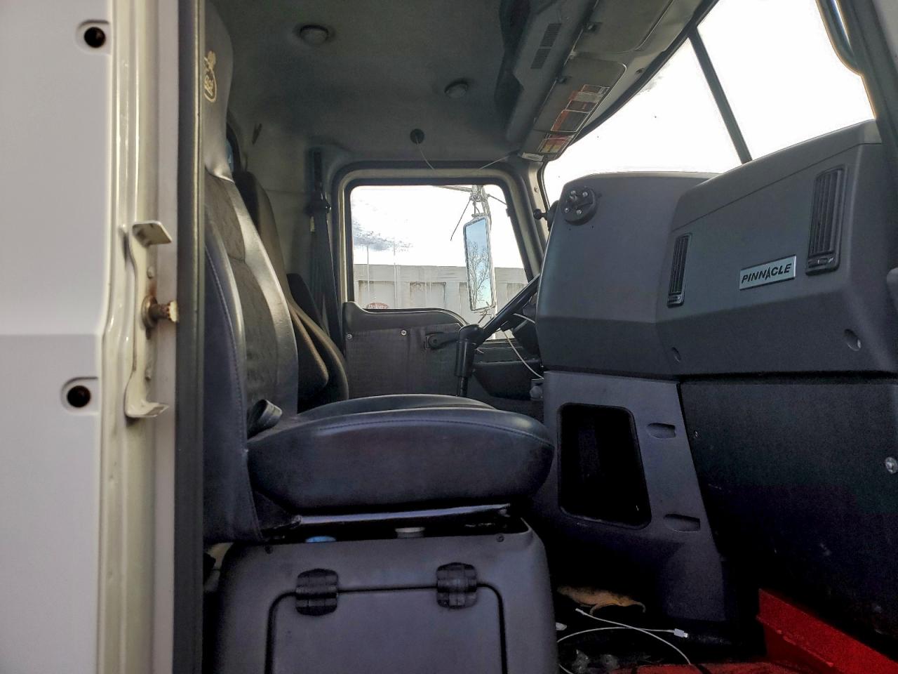 Lot #3297961797 2011 MACK 600 CXU600