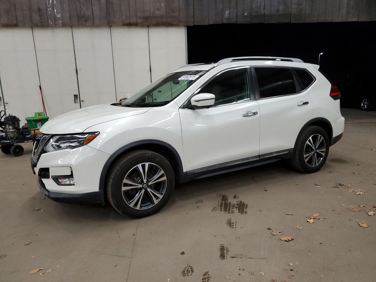 Lot #3304633965 2017 NISSAN ROGUE SV