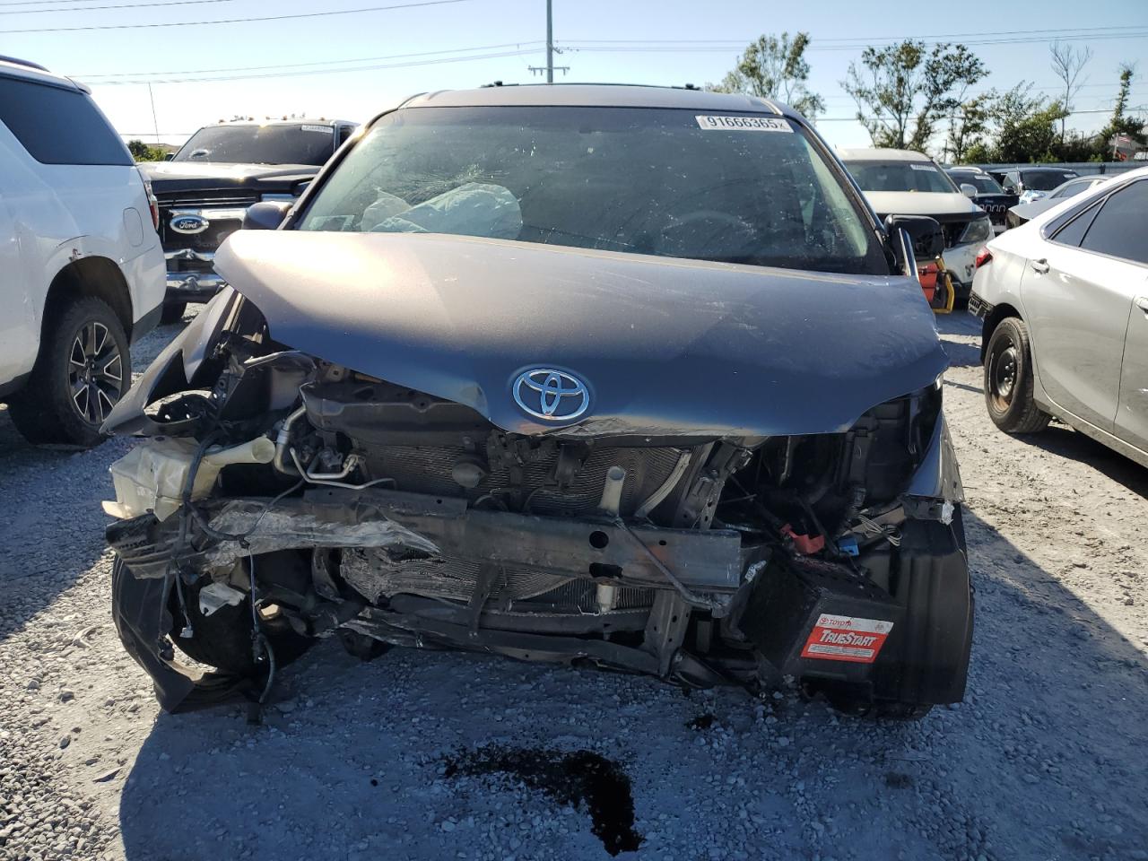 Lot #3302799928 2014 TOYOTA SIENNA LE