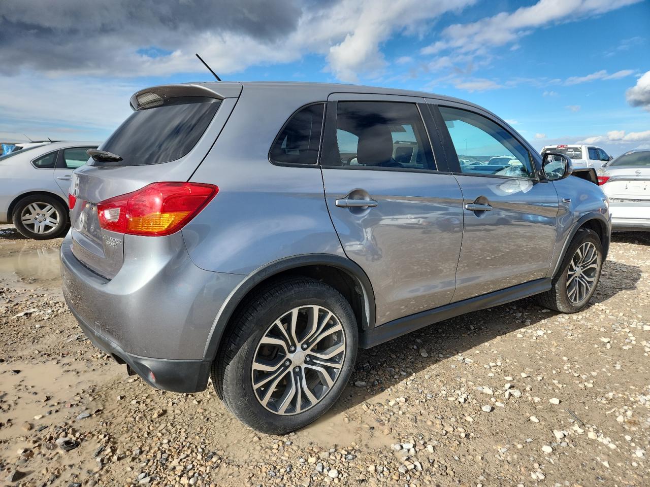 MITSUBISHI OUTLANDER ES