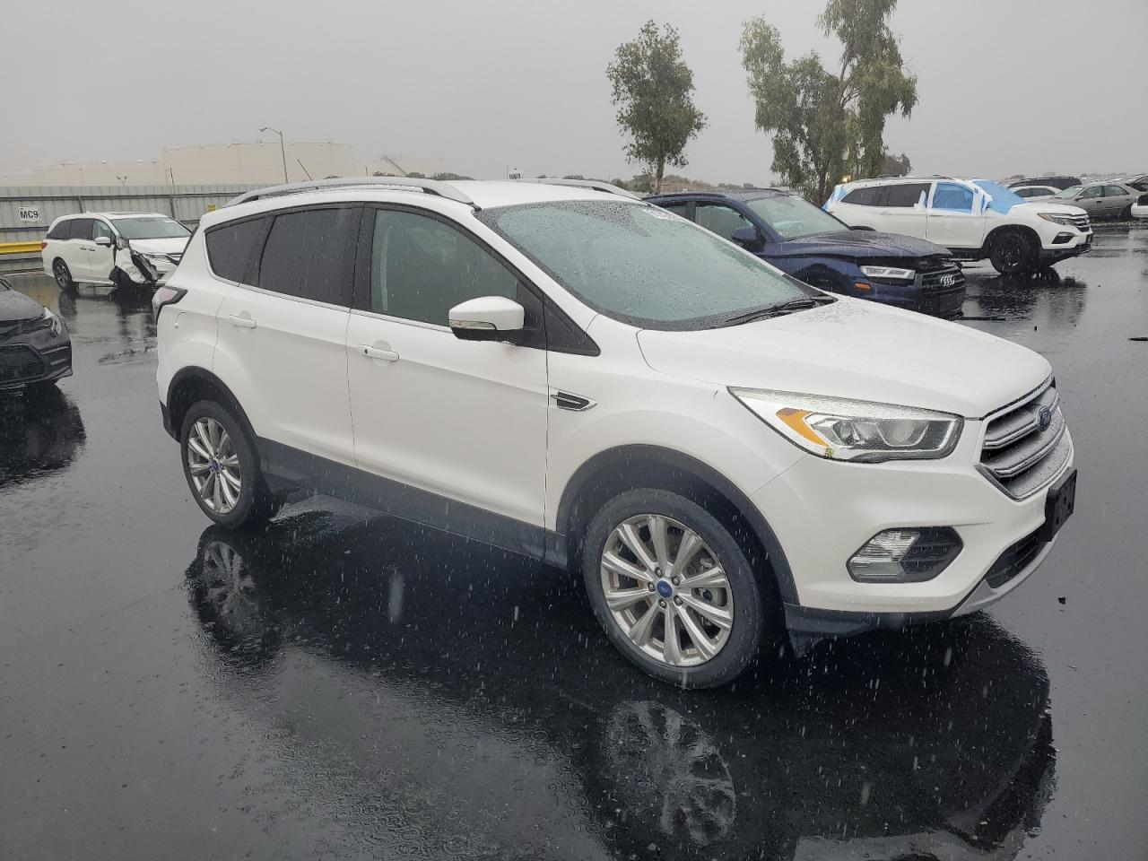 FORD ESCAPE TITANIUM