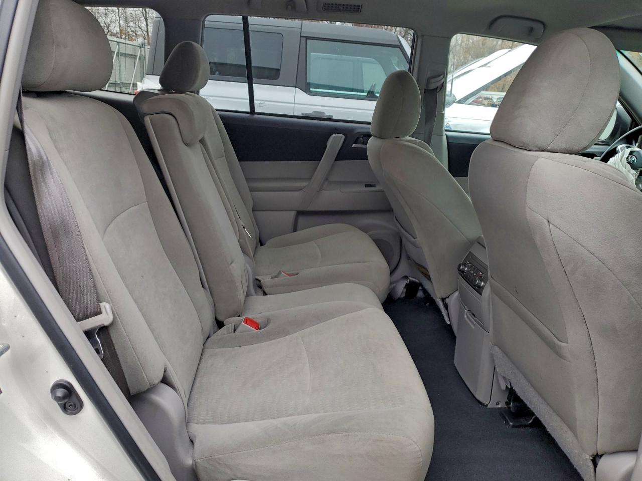 TOYOTA HIGHLANDER BASE