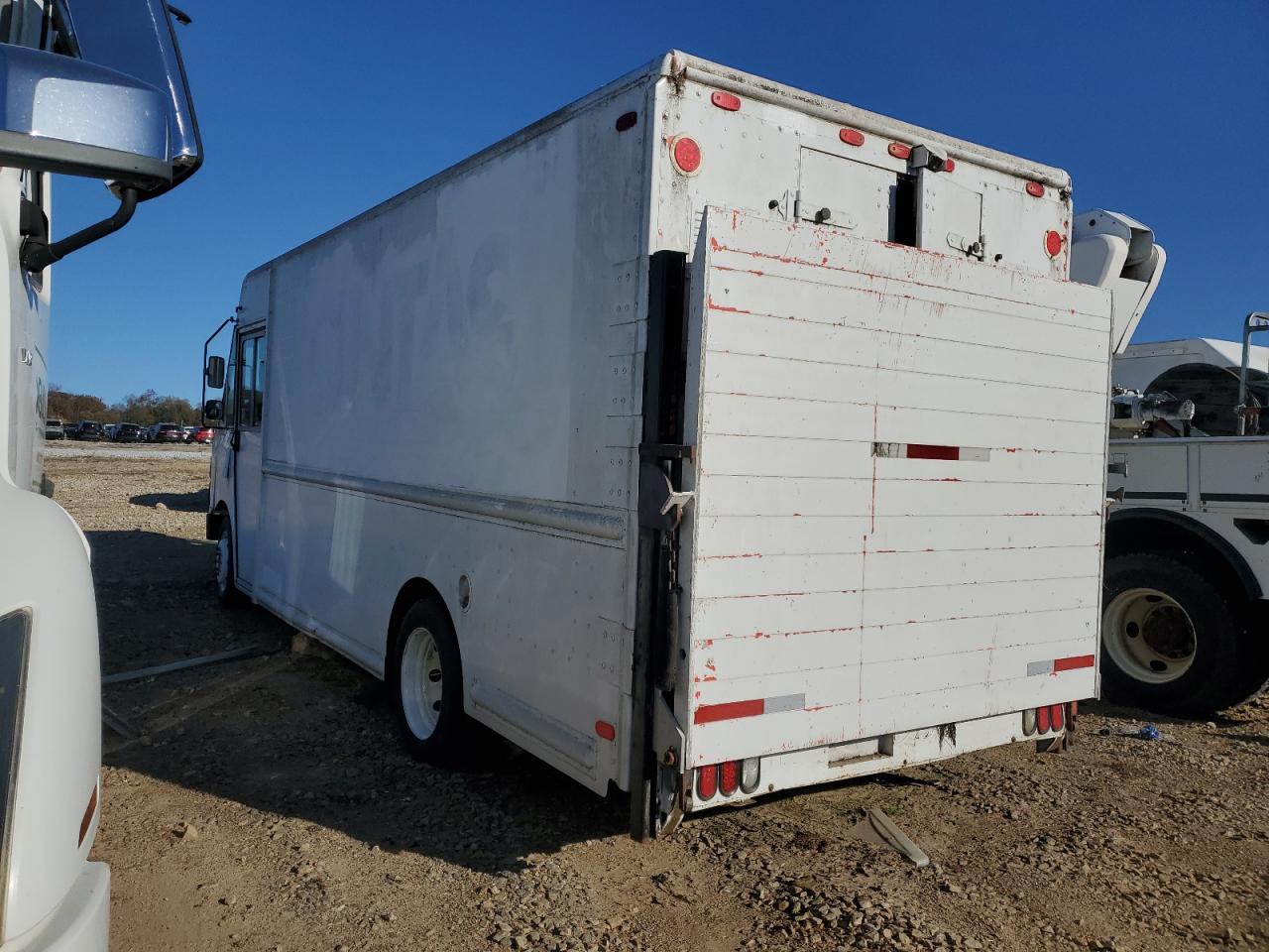 Lot #3292393310 2007 WRKH COMMERCIAL CHASSIS W42