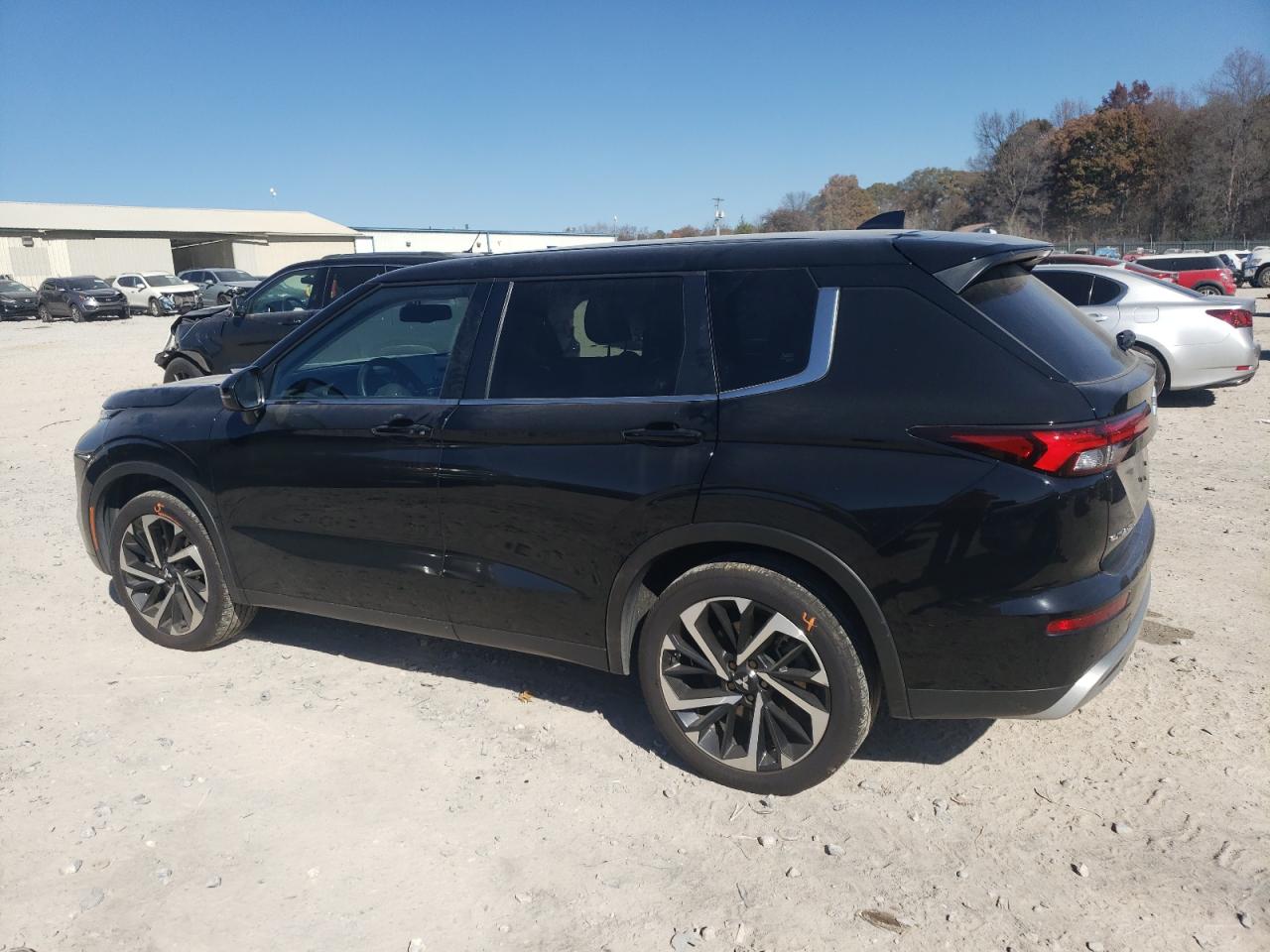 MITSUBISHI OUTLANDER SE