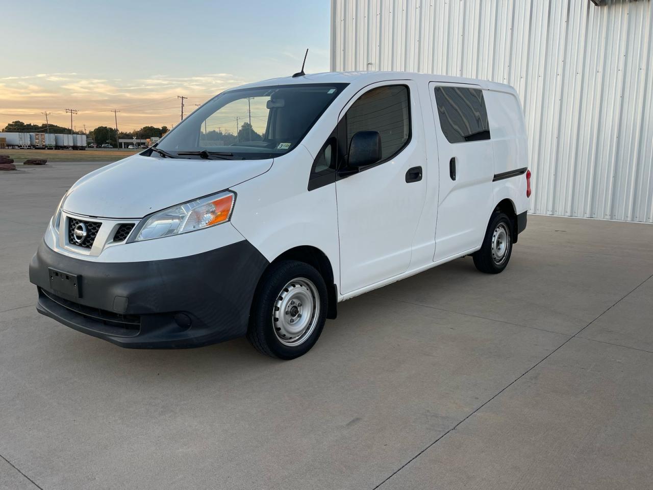 NISSAN NV200 2.5S