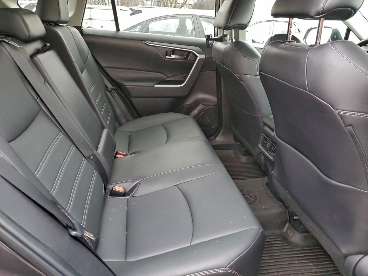 TOYOTA RAV4 XLE PREMIUM