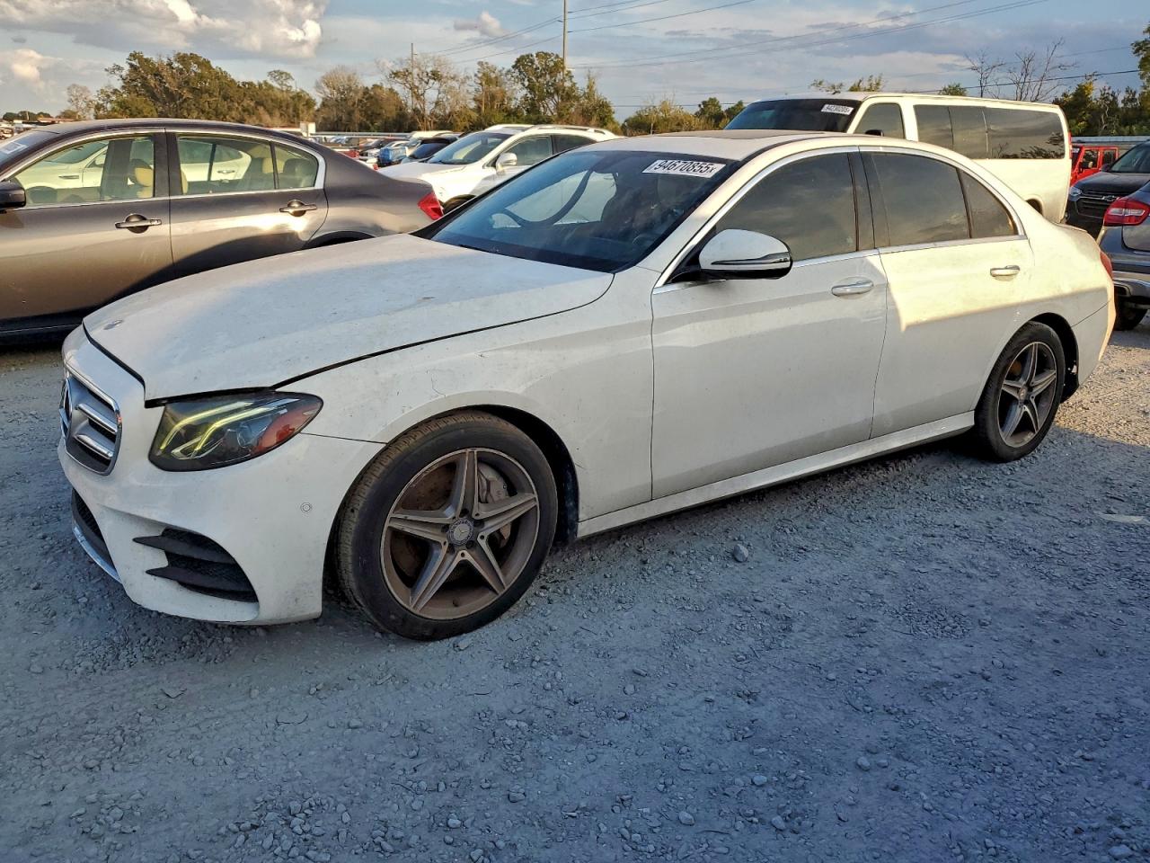 MERCEDES-BENZ E-CLASS 300