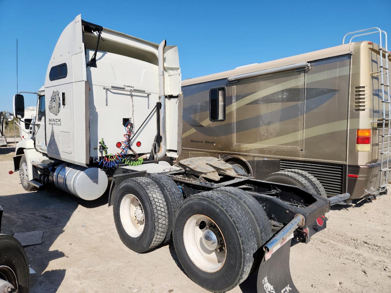 Lot #3284580331 2012 MACK 600 CXU600