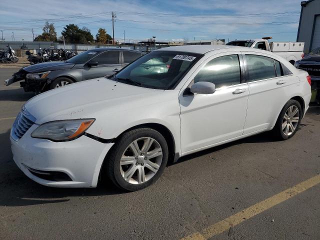 Global Auto Auctions: 2013 CHRYSLER 200 LX
