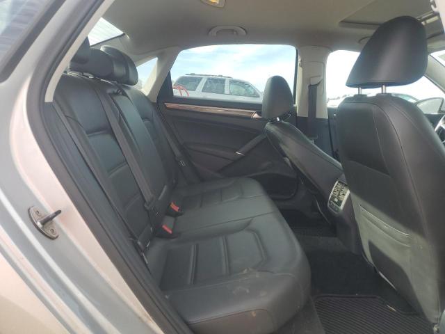 2017 VOLKSWAGEN PASSAT SE 1VWGT7A33HC033380