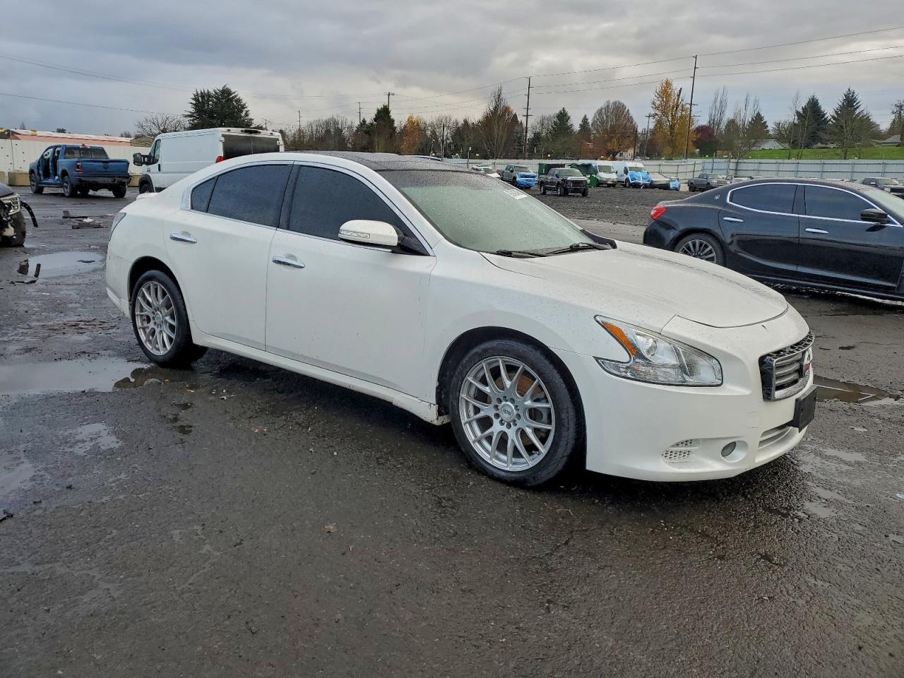NISSAN MAXIMA S