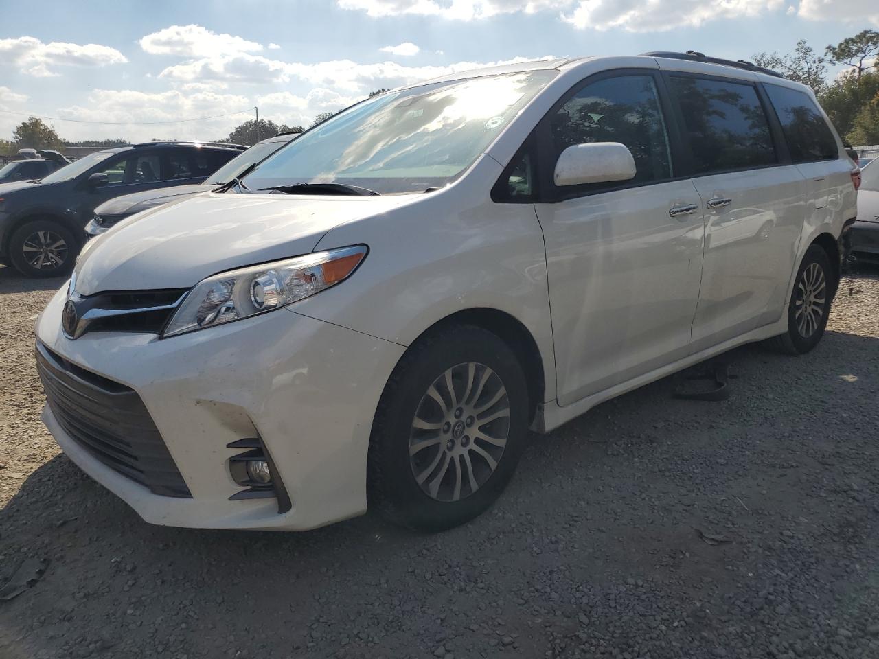 TOYOTA SIENNA XLE