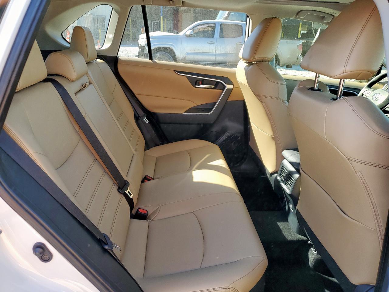 TOYOTA RAV4 XLE PREMIUM