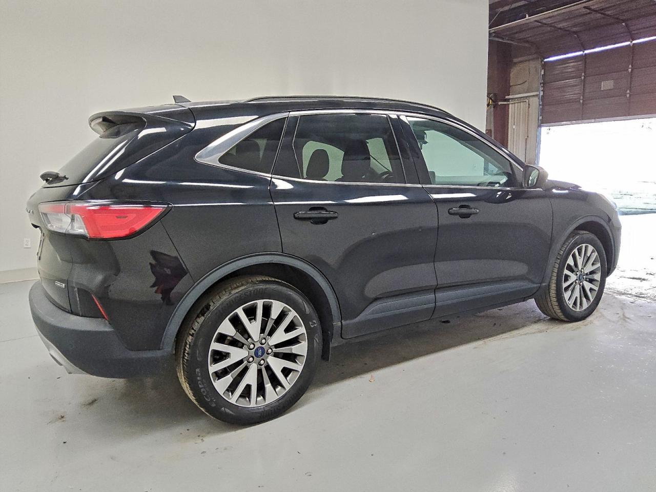 FORD ESCAPE TITANIUM