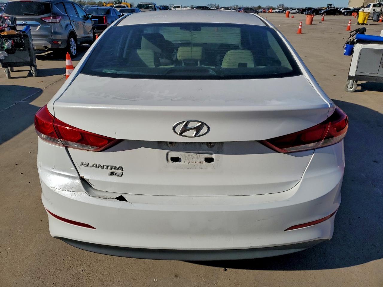 HYUNDAI ELANTRA SE