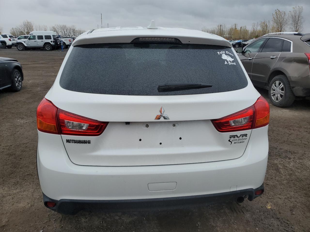 MITSUBISHI OUTLANDER SE