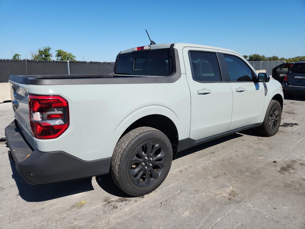 FORD MAVERICK LARIAT