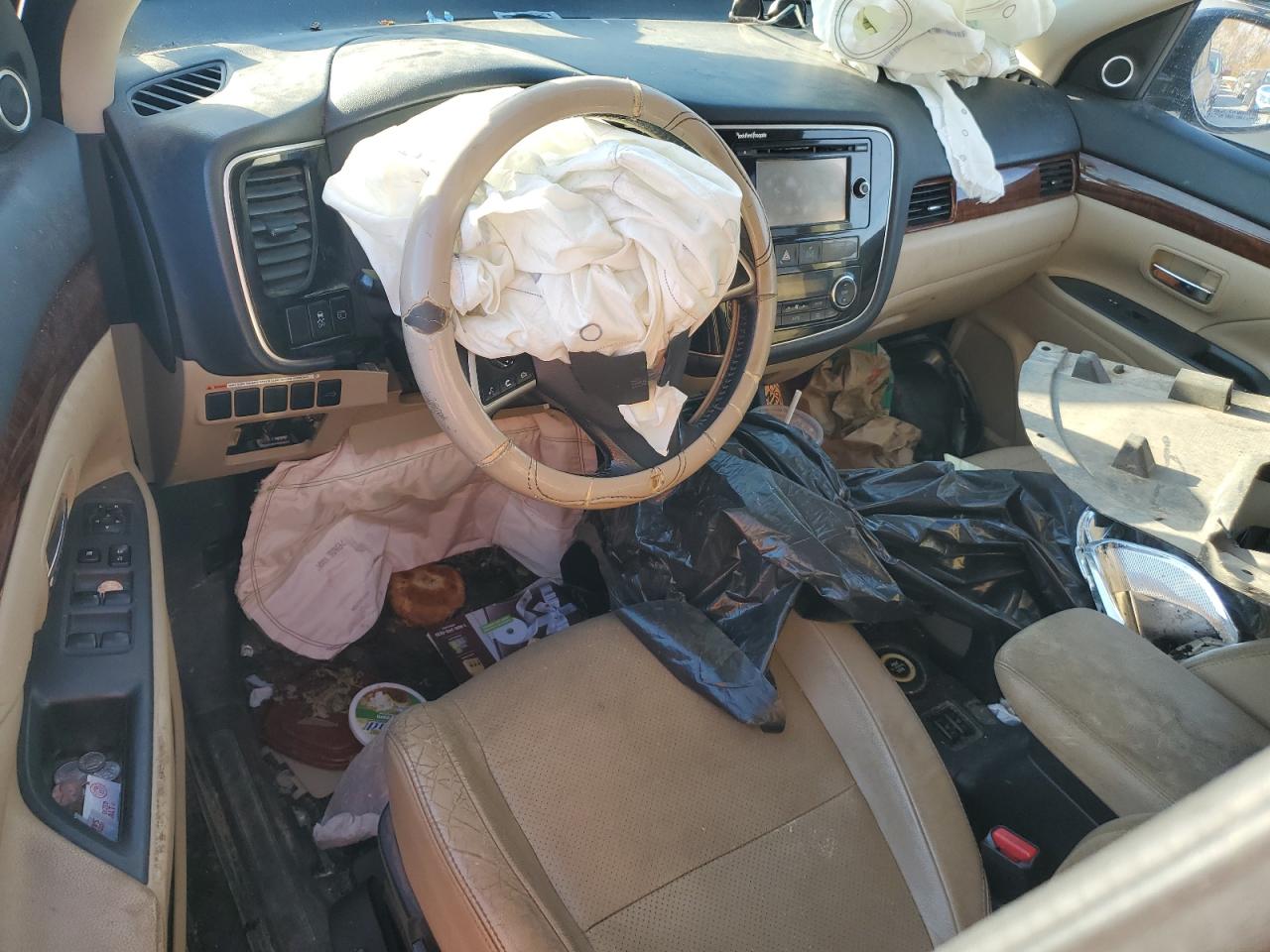 MITSUBISHI OUTLANDER SE