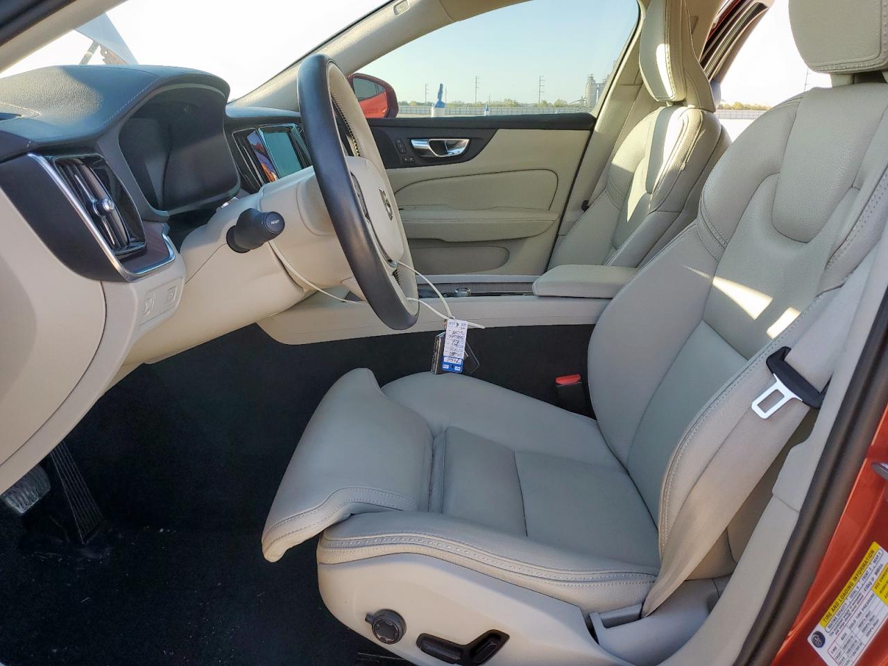 VOLVO V60 T5 MOMENTUM