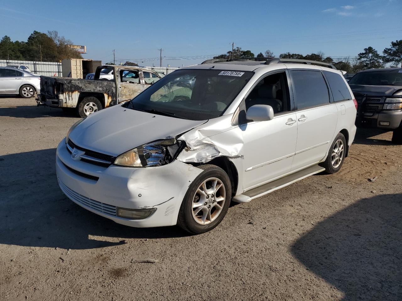 Lot #3302005060 2005 TOYOTA SIENNA XLE