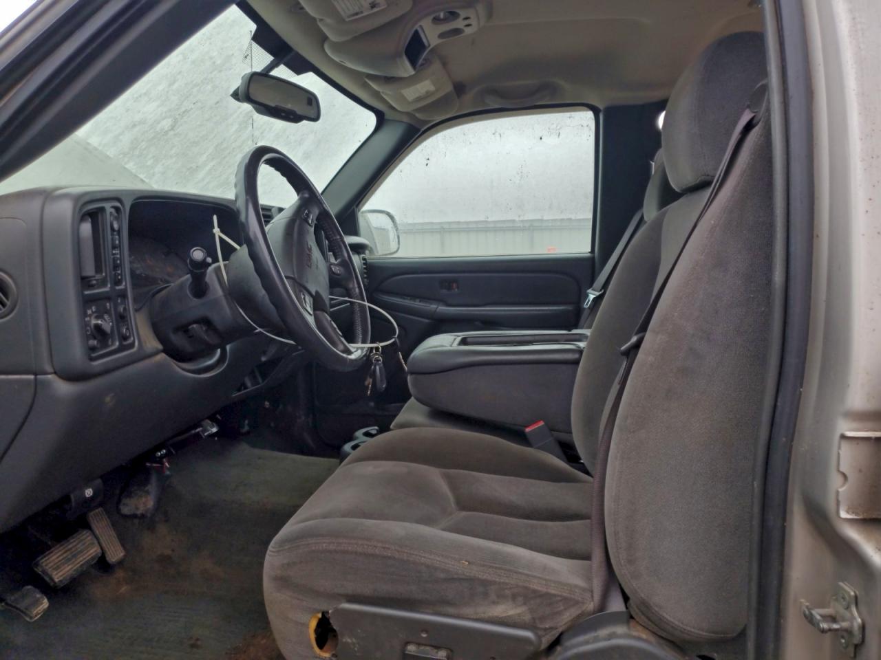 Lot #3316822399 2004 GMC NEW SIERRA