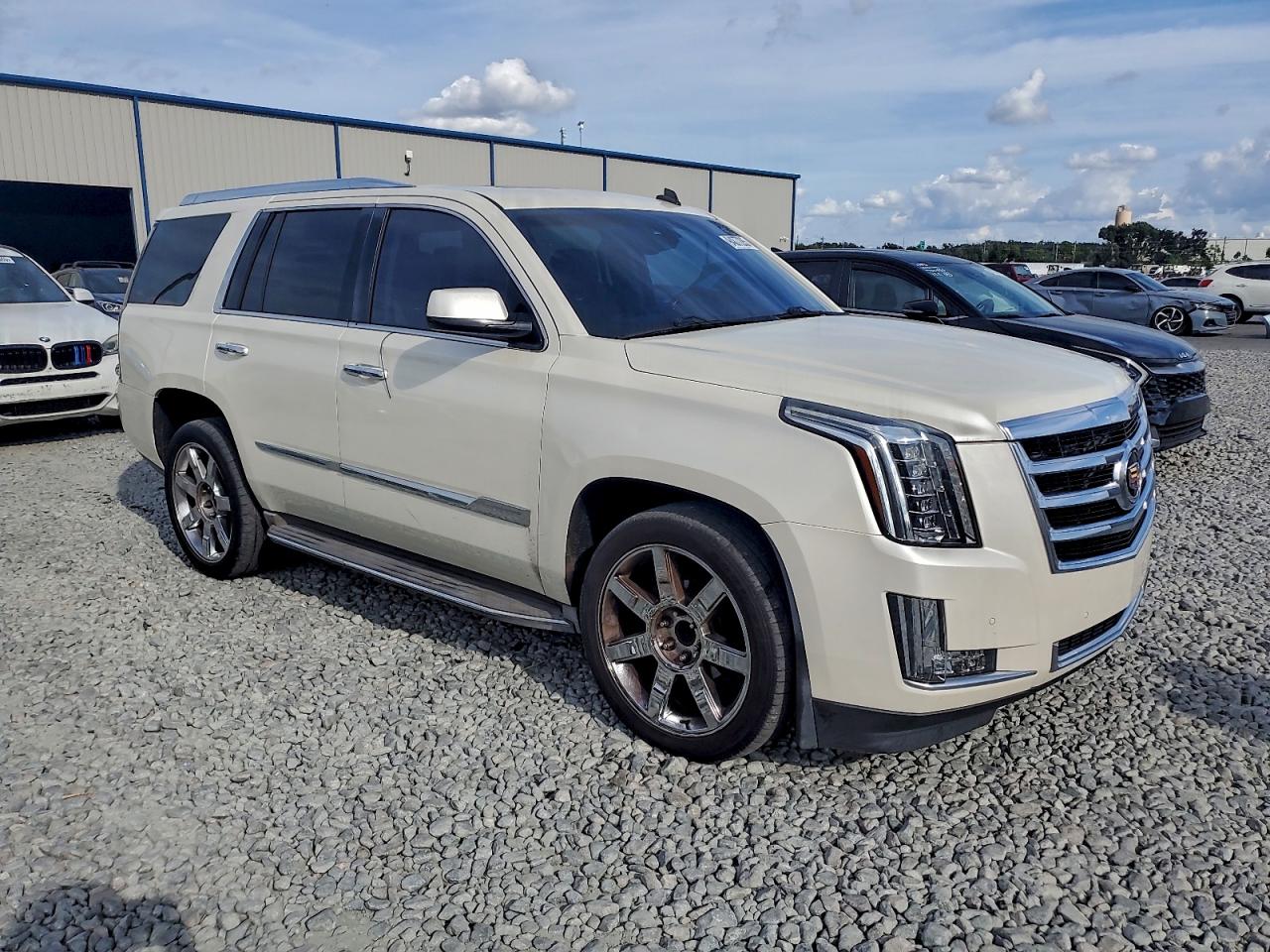 CADILLAC ESCALADE LUXURY