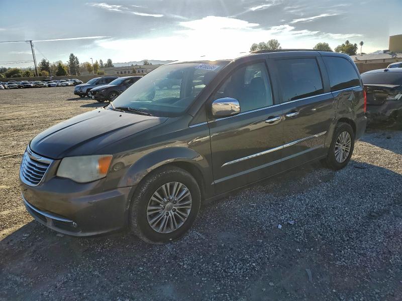 2015 CHRYSLER TOWN & COU #3311912677