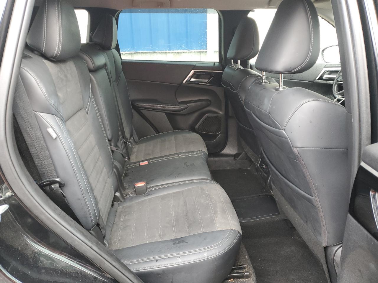 MITSUBISHI OUTLANDER SE