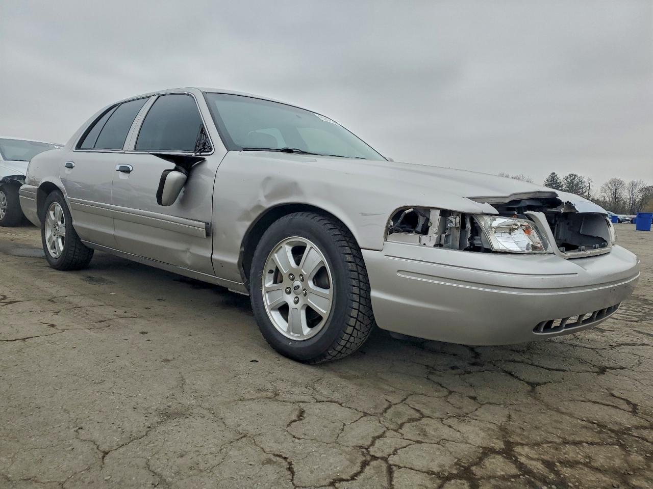 FORD CROWN VICTORIA LX