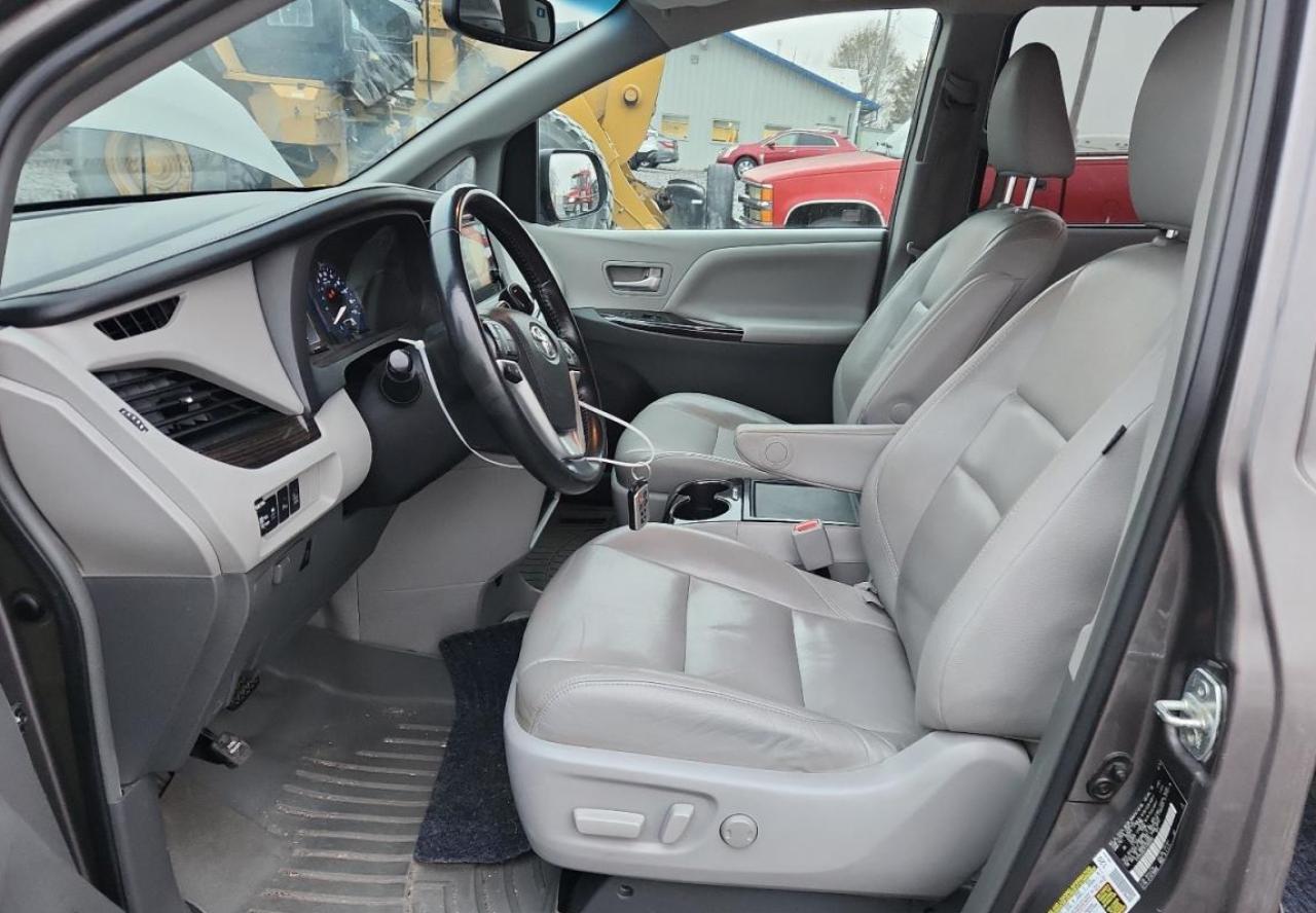 TOYOTA SIENNA XLE