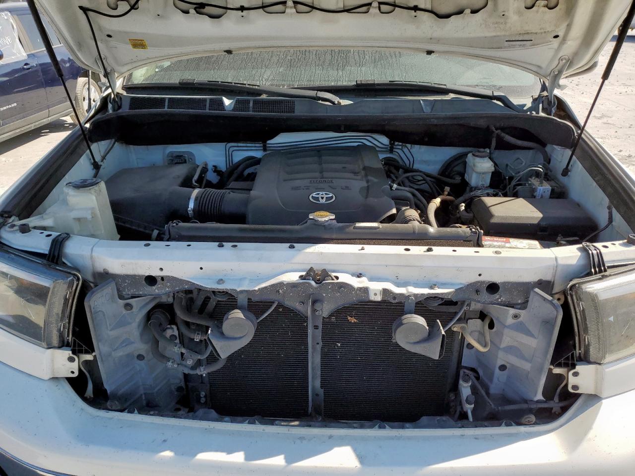 TOYOTA TUNDRA CREWMAX SR5