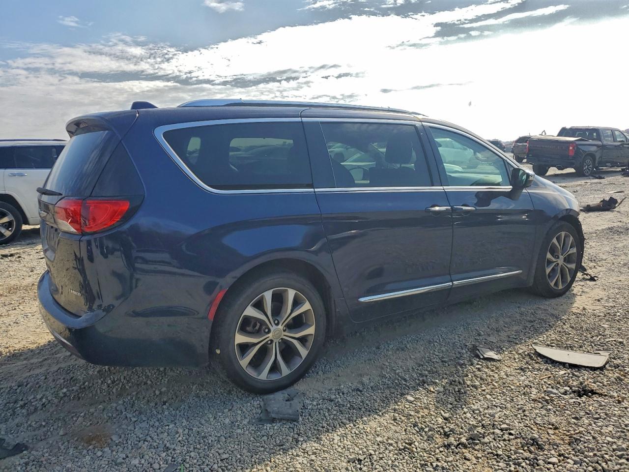 Lot #3310576046 2018 CHRYSLER PACIFICA L