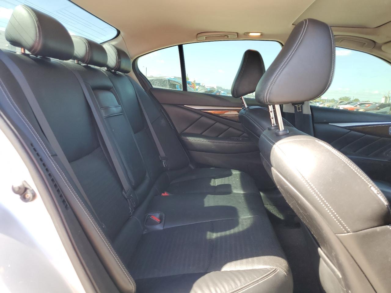 INFINITI Q50 HYBRID PREMIUM