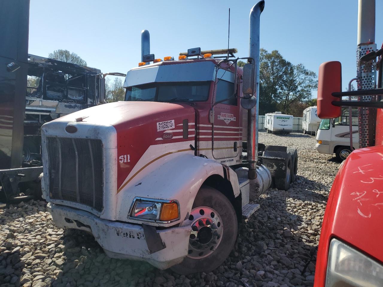Lot #3302877892 2006 PETERBILT 385