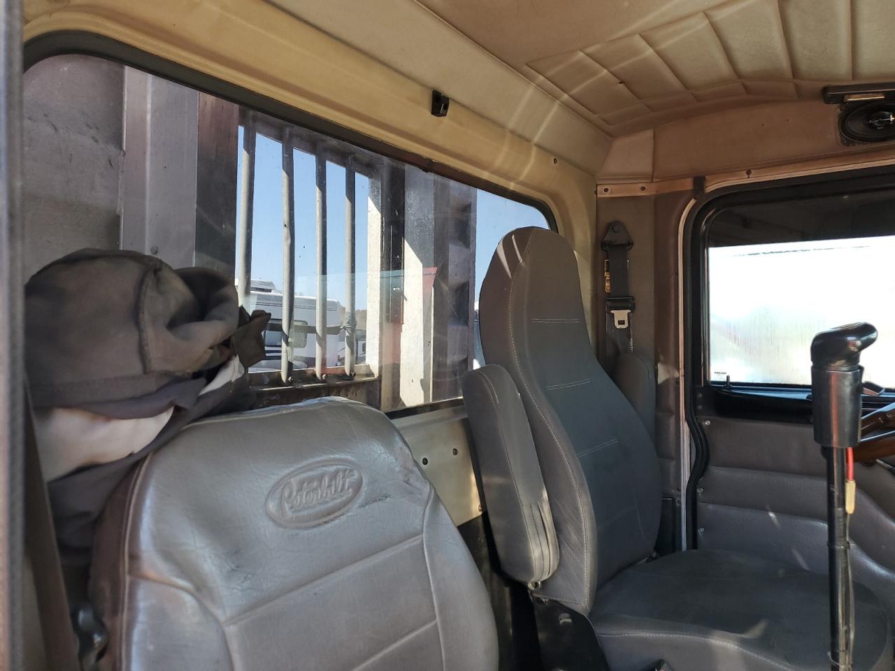 Lot #3302877892 2006 PETERBILT 385