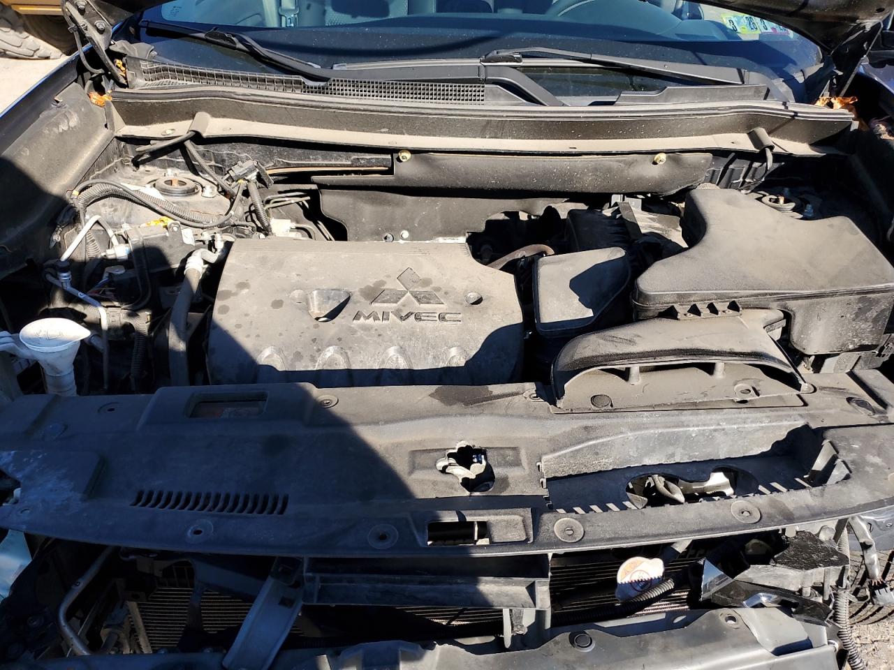 MITSUBISHI OUTLANDER SE