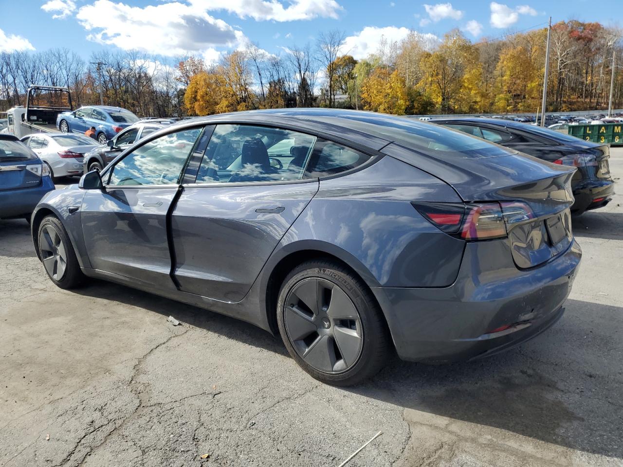 TESLA MODEL 3