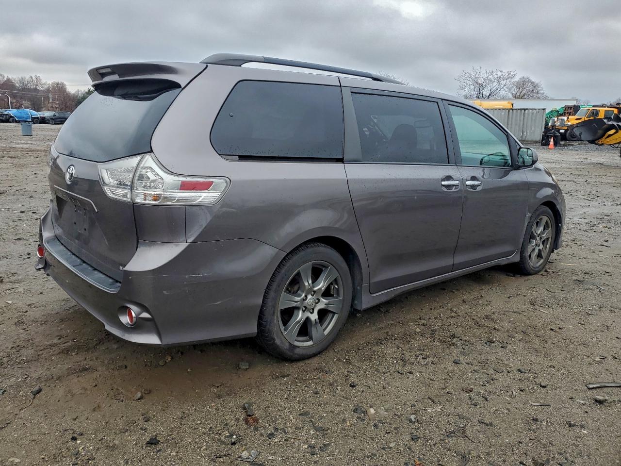 TOYOTA SIENNA SE